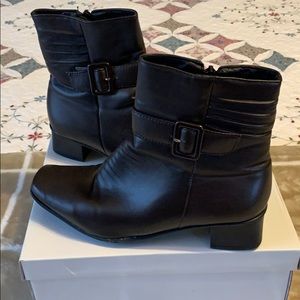 🔥🔥 SALE! SagHarbor Brown Women’s Boots Size 7.5